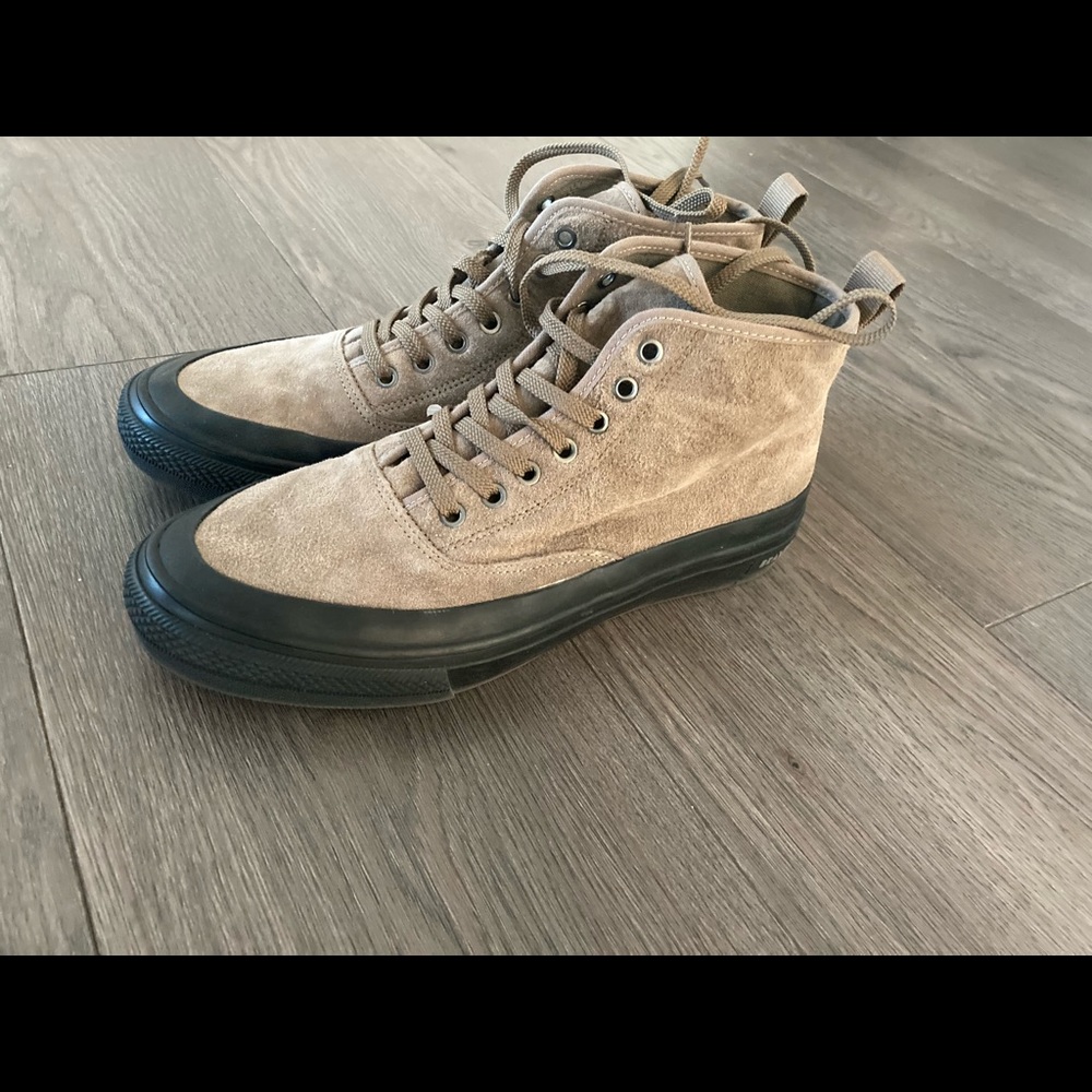 Men’s size 10 seayees wore 2x